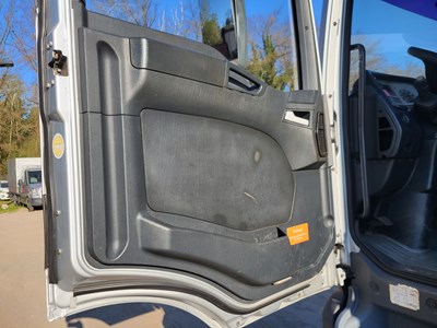 Los 12 - LKW mit Heckladekran