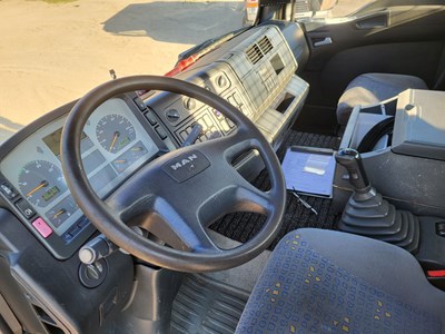 Los 12 - LKW mit Heckladekran