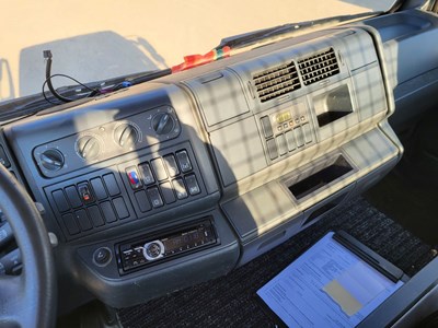 Los 12 - LKW mit Heckladekran