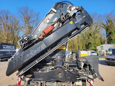 Los 12 - LKW mit Heckladekran