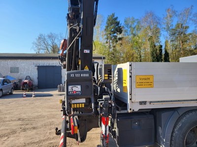 Los 12 - LKW mit Heckladekran