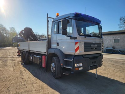 Los 12 - LKW mit Heckladekran