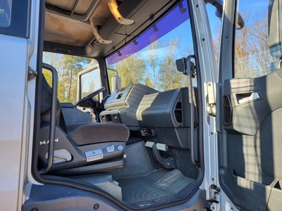 Los 12 - LKW mit Heckladekran