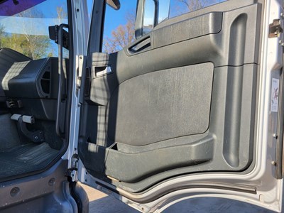 Los 12 - LKW mit Heckladekran