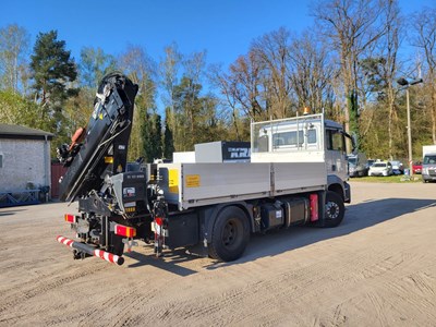Los 12 - LKW mit Heckladekran