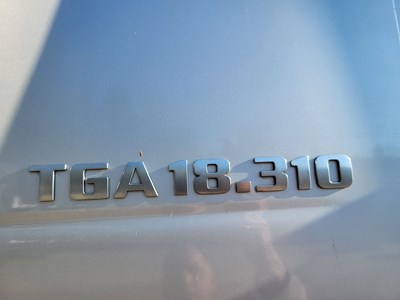 Los 12 - LKW mit Heckladekran
