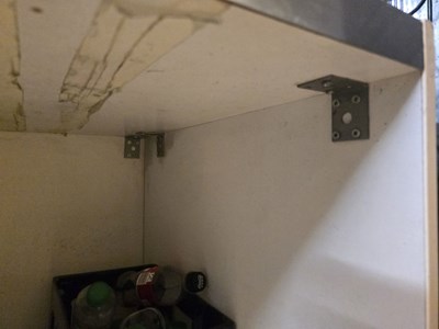 Los 220 - Arbeitstheke mit Edelstahloberfläche