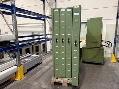 Los 7003 - Vertikalauszugsschrank