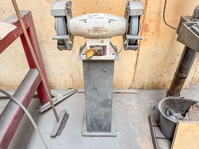 Los 102 - Doppelschleifbock Optimum OPTI SM 250