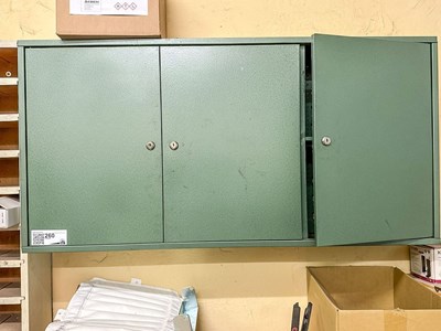 Los 260 - Hängeschrank, ohne Inhalt