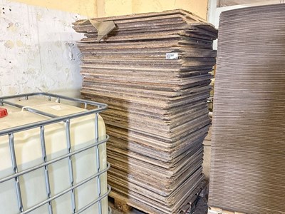 Los 262 - Paletten mit Spanplatten (7x)