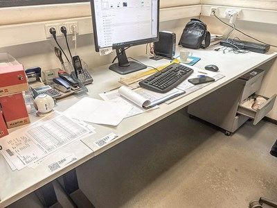 Los 317 - Bürotisch