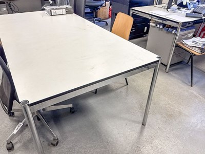 Los 323 - Bürotisch USM Haller