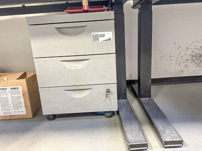Los 332 - Rollcontainer
