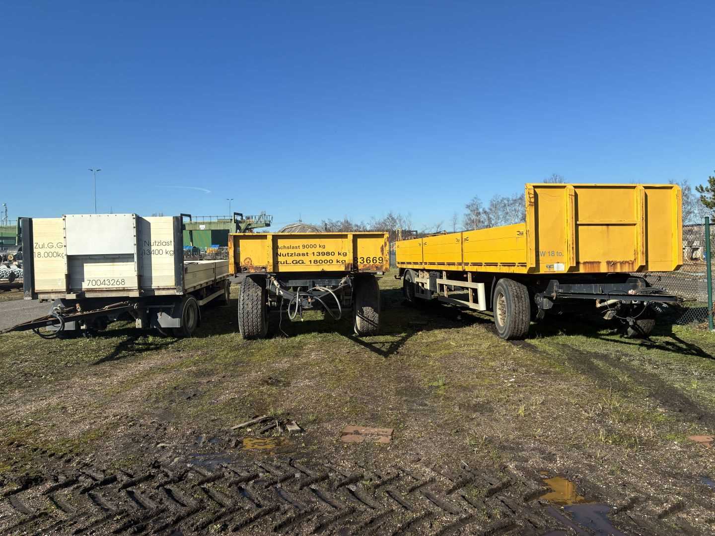 Los 4 - Lkw-Anhänger im Paket