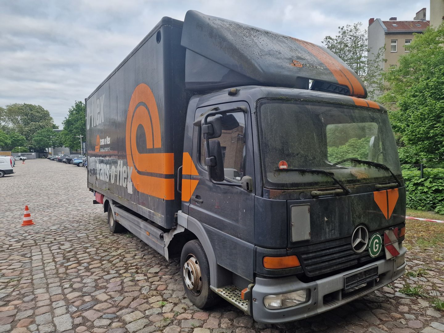 Lkw mit Ladebordwand MERCEDES-BENZ Atego 815