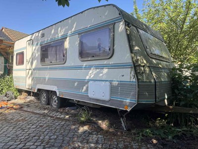 Los 9 - Wohnwagen